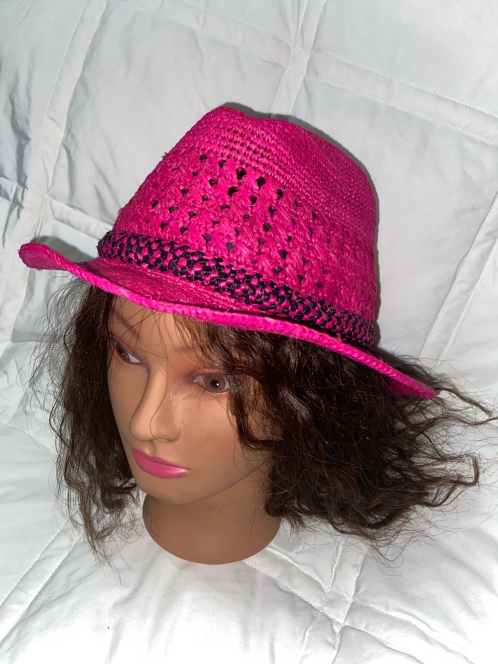 Like new Jaden Rael 100% Raffia Size Medium Hat